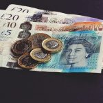 various english bank notes and coins. credit- pexels-suzy-hazelwood-1791583